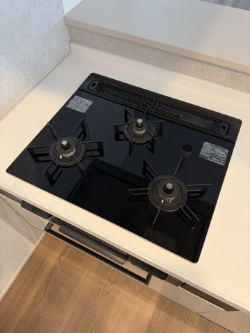 杉並区西荻北３丁目の中古マンションのキッチン|3口ガスコンロ