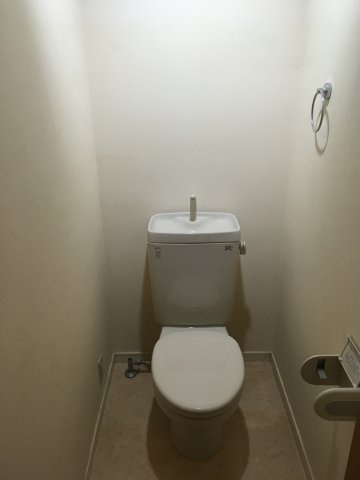 ブルージュのトイレ|落ち着いたトイレです