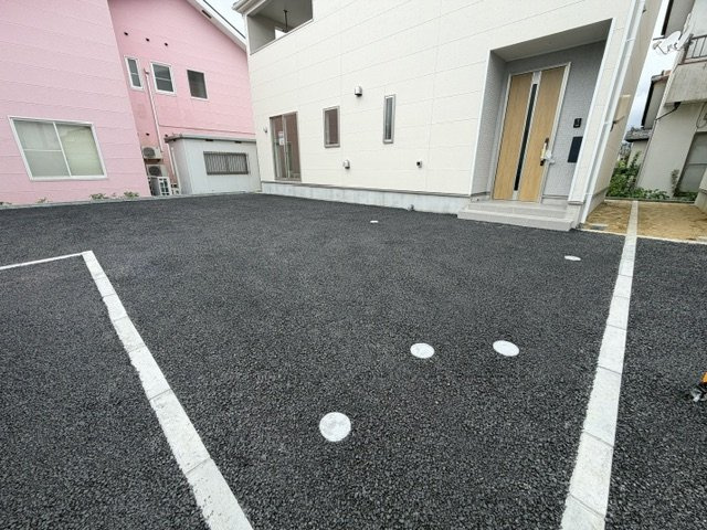 【新築戸建】いわき市中岡町第7の駐車場|2号棟写真　カースペースです（3台駐車可能）