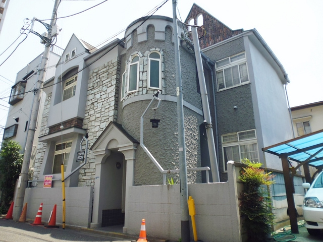 エバーリビングイン赤羽北の外観|一戸建ての多い住宅街に立地しています