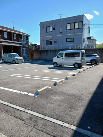 エターナルＢの駐車場