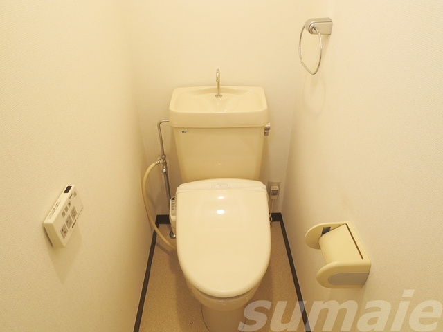 マンション白陽のトイレ|温水洗浄機能付きトイレです