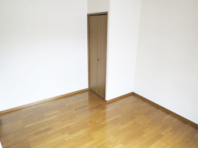 ハイク小南の洋室|バルコニー側から見た洋室です！