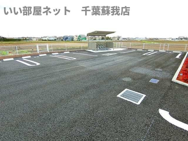 カルム椎名の駐車場|駐車場があるので、車を買う予定の方も安心です