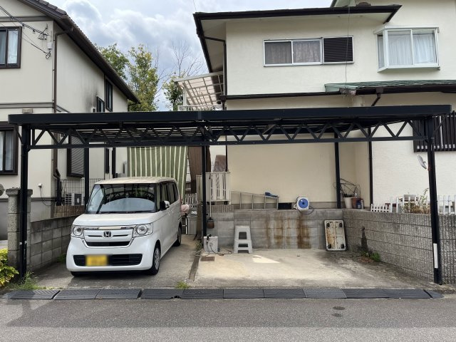 河内長野市緑ケ丘北町　中古戸建の駐車場