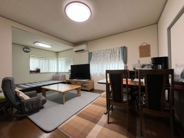 河内長野市緑ケ丘北町　中古戸建の居間・リビング
