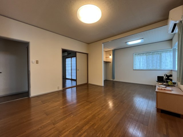 河内長野市緑ケ丘北町　中古戸建の居間・リビング
