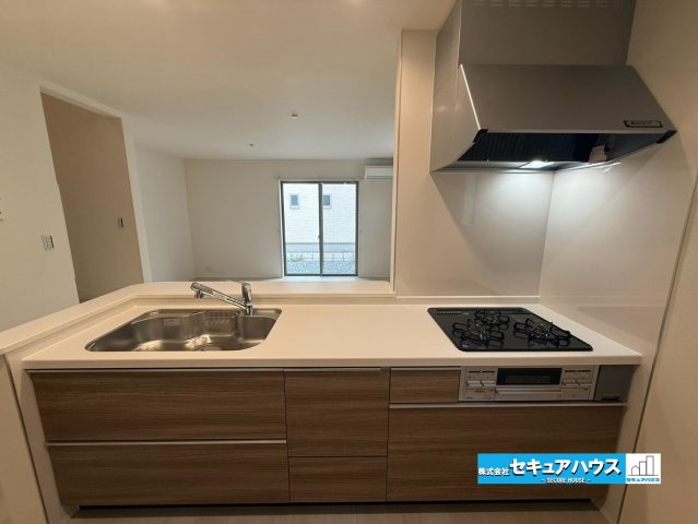 【本日ご案内可能】知多市新舞子字神田　全6棟のキッチン|【キッチン】
◆同時にたくさんの料理が調理できる。「焼く・蒸す・煮る」の工程を同時進行で進めることができるので、料理を素早く作ることができます。育児でバタバタ忙しいママに嬉しい♪