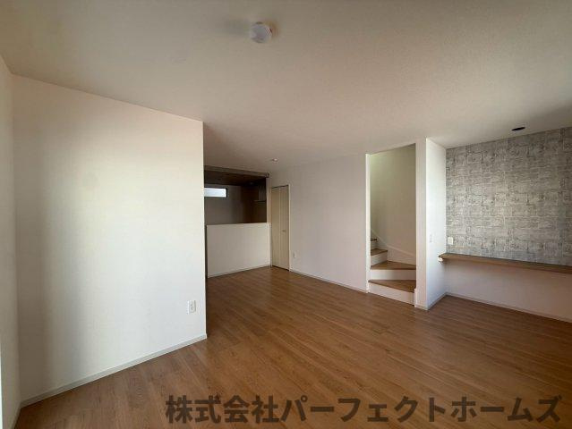 伊加賀栄町戸建の居間・リビング|おしゃれなリビングです