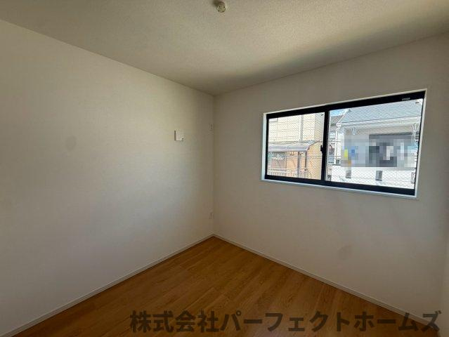 伊加賀栄町戸建の洋室|洋室です
