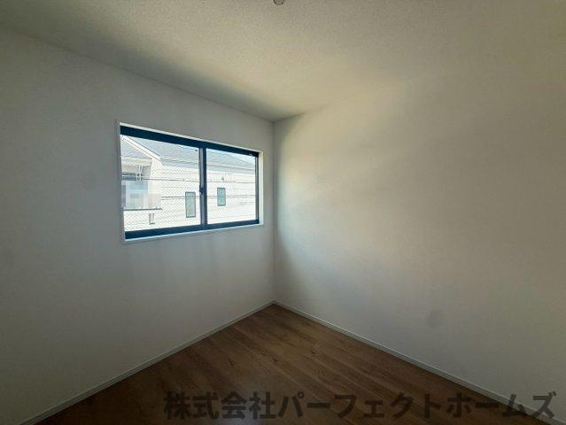 伊加賀栄町戸建の洋室|ゆったりした洋室です