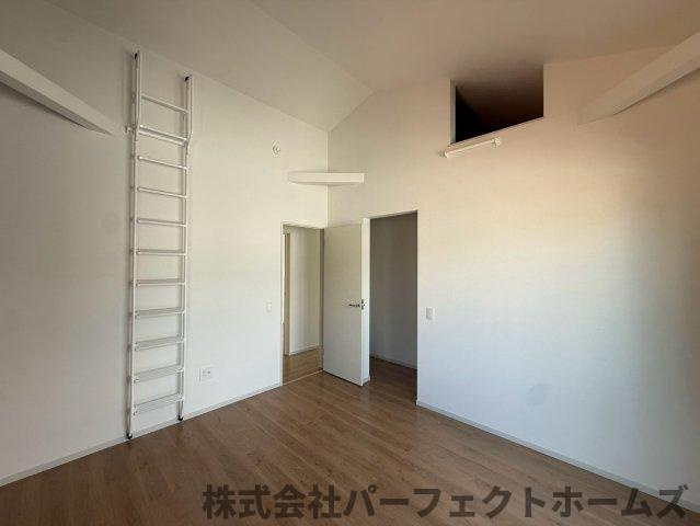 伊加賀栄町戸建の洋室|きれいな洋室です