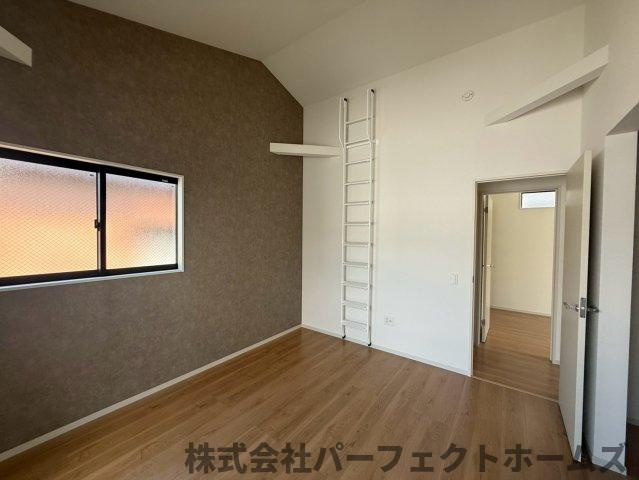 伊加賀栄町戸建の洋室|きれいな洋室です