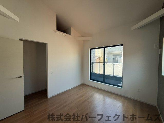 伊加賀栄町戸建の洋室|個人の部屋や寝室として使える洋室です
