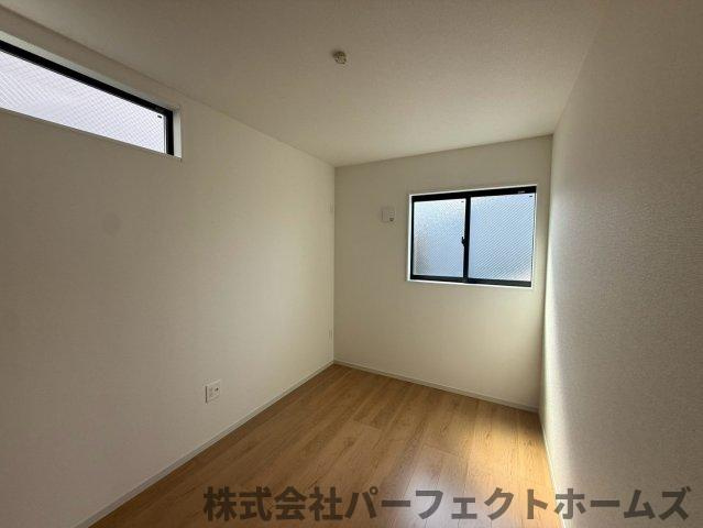 伊加賀栄町戸建の洋室|個人の部屋や寝室として使える洋室です