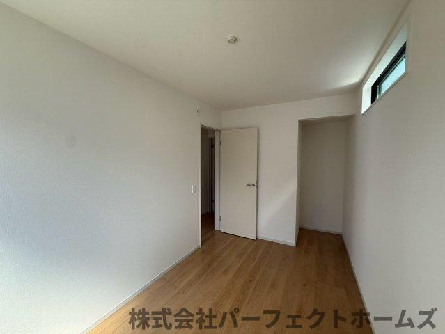伊加賀栄町戸建の洋室|スタンダードな洋室です