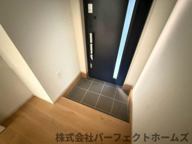 伊加賀栄町戸建の玄関|シンプルで使いやすい玄関です