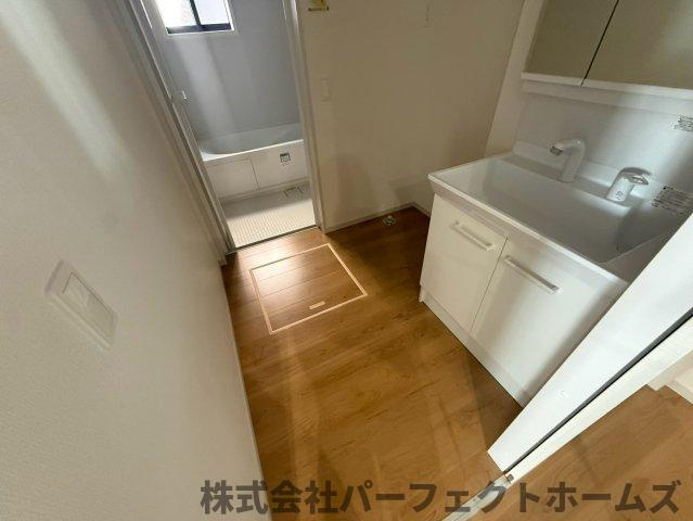 伊加賀栄町戸建の洗面所|使いやすい洗面所です