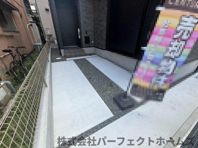 伊加賀栄町戸建の駐車場|カースペースがあります