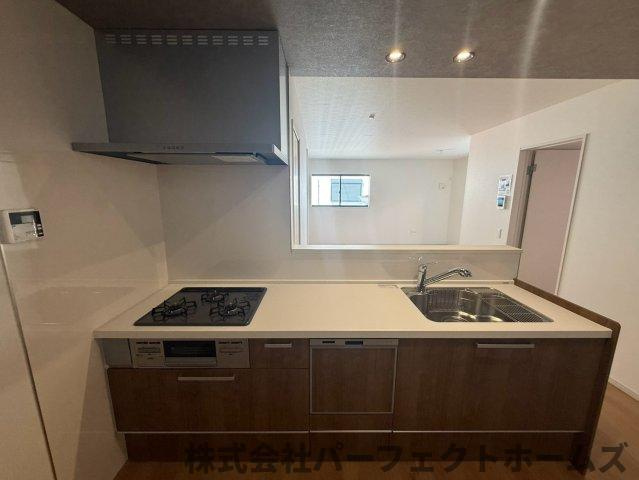 伊加賀栄町戸建のキッチン|コンパクトなキッチンで掃除もラクラク