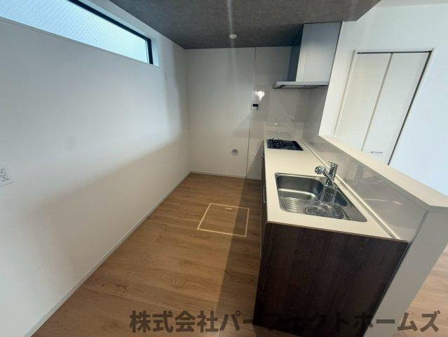 伊加賀栄町戸建のキッチン|きれいなキッチンです