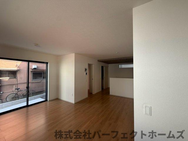 伊加賀栄町戸建の居間・リビング|おしゃれな居間です