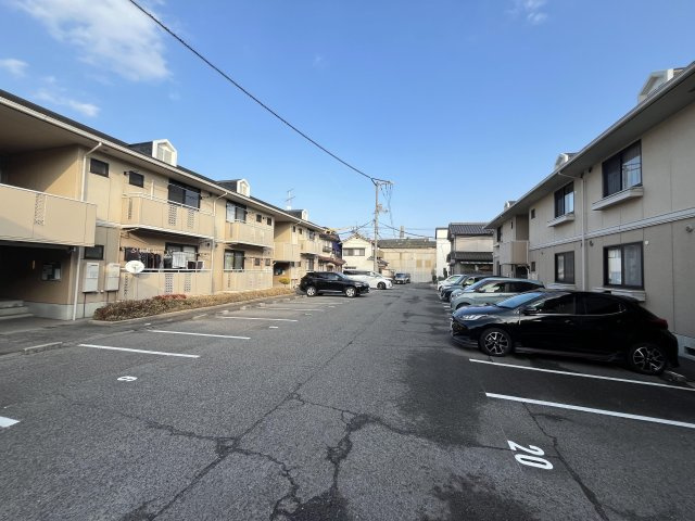 ビラ芳翠の駐車場