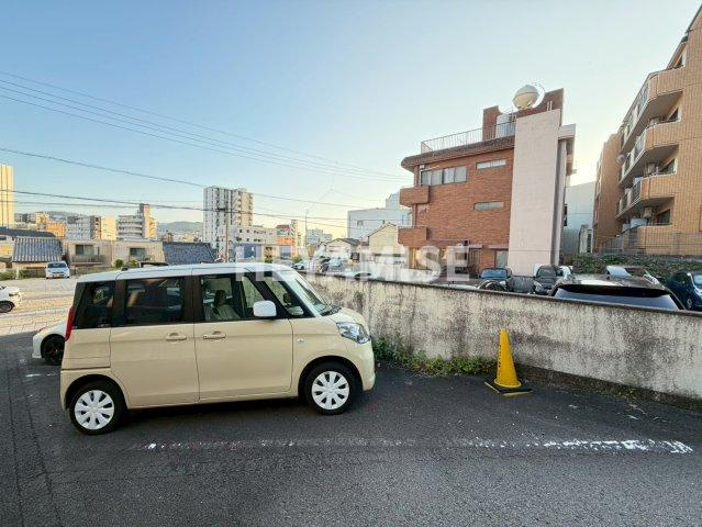 ハイツキクの駐車場