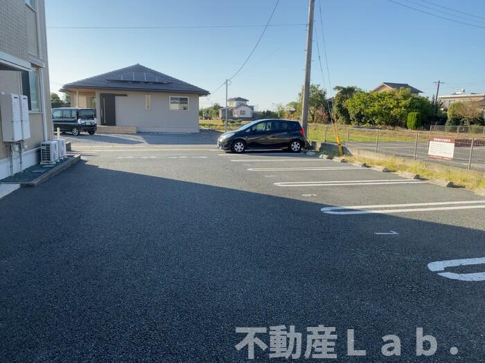 セジュール中無田　A棟の駐車場