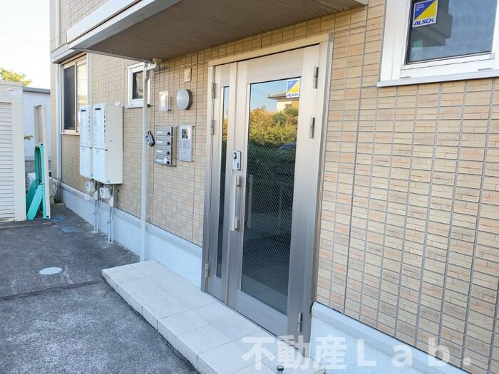セジュール中無田　A棟のエントランス