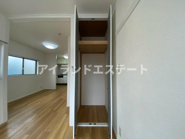 コーポオガワ　独立洗面台　角部屋　通風良好の収納