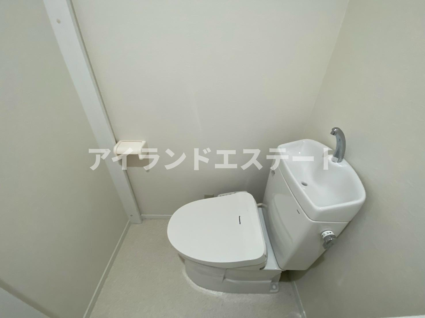 コーポオガワ　独立洗面台　角部屋　通風良好のトイレ