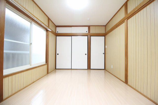 【寝室】 | コートユーカリ | こちらの居間で趣味の時間をお楽しみください