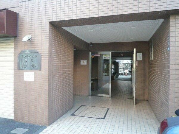横浜市西区平沼１丁目の賃貸マンションのエントランス