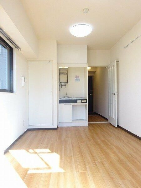 横浜市西区平沼１丁目の賃貸マンションの居間・リビング