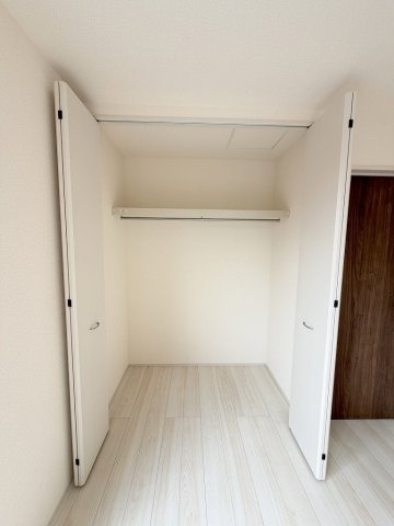 三郷市戸ケ崎　新築戸建　全1棟の収納|たっぷり収納できるクローゼットです