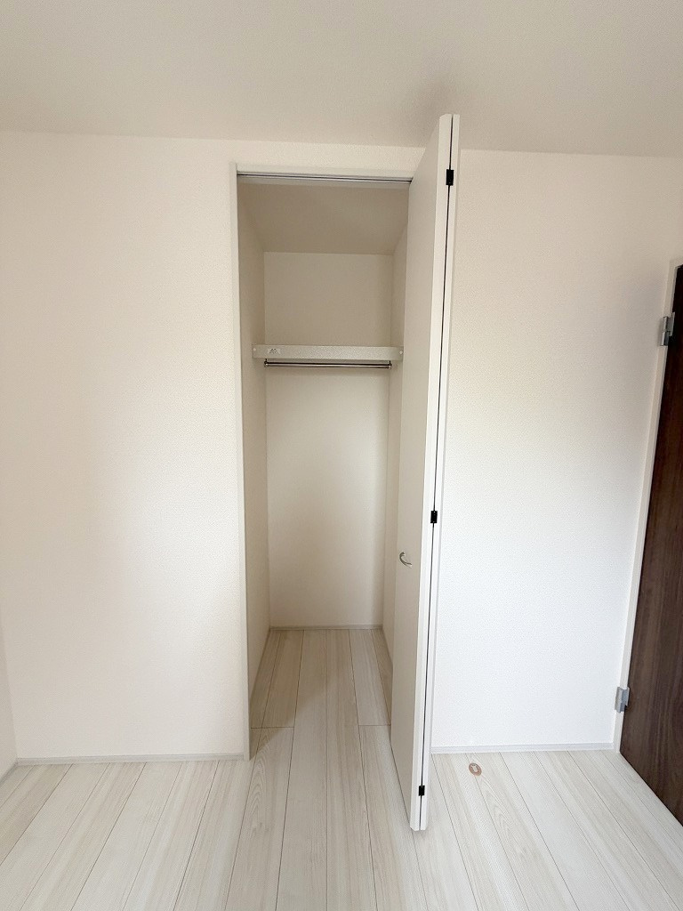 三郷市戸ケ崎　新築戸建　全1棟の収納|各居室に収納付きでお部屋がスッキリ片付きます