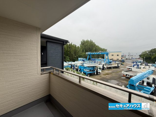 【今からご案内可能】知多市新舞子字神田　全6棟のその他|【バルコニー】
◆見晴らしもよく、太陽の温かな温もりをめいっぱい受け止めてくれます。
太陽の光と爽やかな風を受けたお洗濯物はあっという間に乾き、取りこむ時には太陽の匂いを感じられそうですね。　