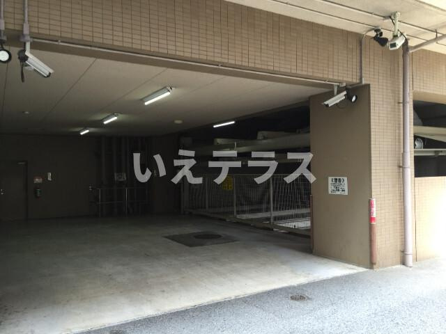 エスペラール神戸の駐車場