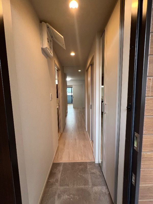 GAZELLE NOAH尼崎次屋の玄関