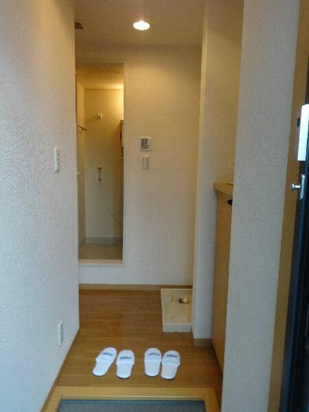 リースランド矢口Ａ棟の玄関