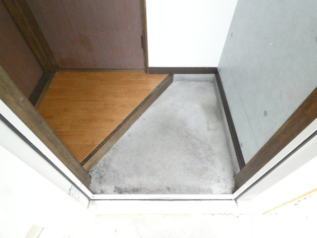 スターハイツ（芦野）の玄関