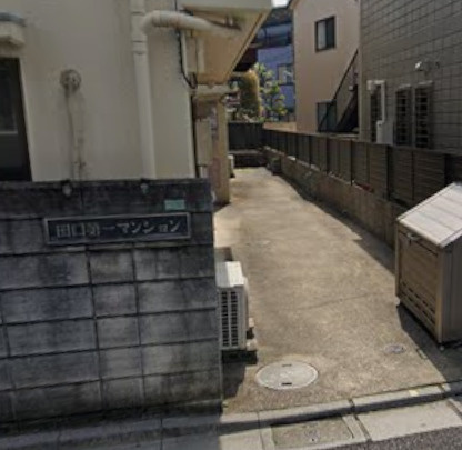 田口第一マンションのエントランス
