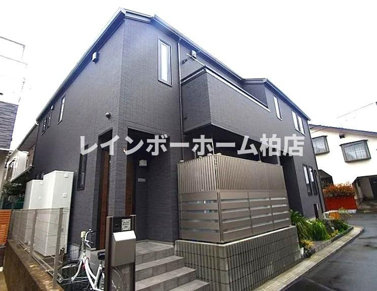 担当エリアのルームアドバイザーが直接対応のエントランス|清潔なエントランスです