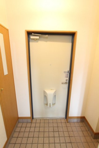 ラポール絲田の玄関
