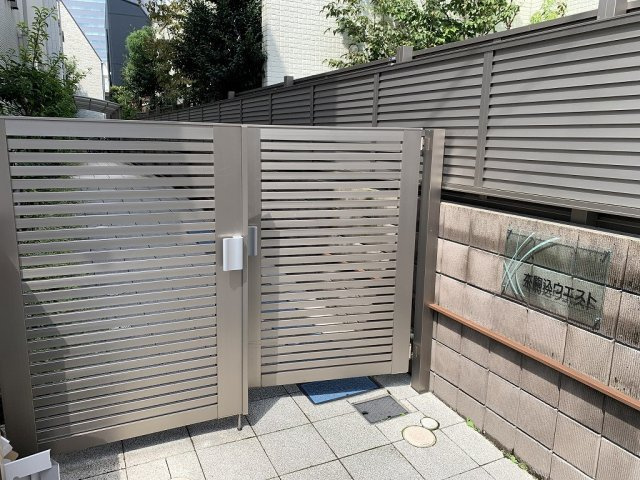 本駒込ウエストのエントランス