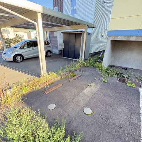 ブリリアンス１の駐車場