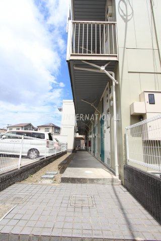 レオパレスサニーヒルのエントランス