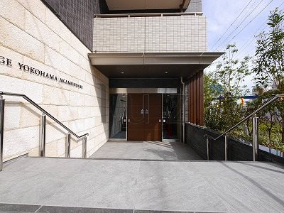 デュオステージ横濱赤門通りのエントランス