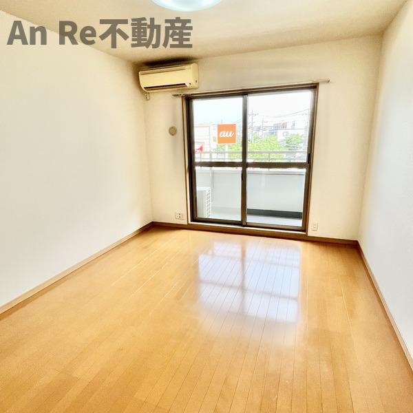 川口市戸塚東１丁目の賃貸マンションの居間・リビング